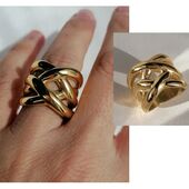 ➰Anillo ORÁCULO GOLD➰ en Acero Inoxidable Quirúrgico. Anillo de diseño clásico😍, si te gustan los anillos anchos y pesados este modelo es ideal para tí. ❤️. . . . #joyasacero #anillosdeacero #anilloswaterproof
